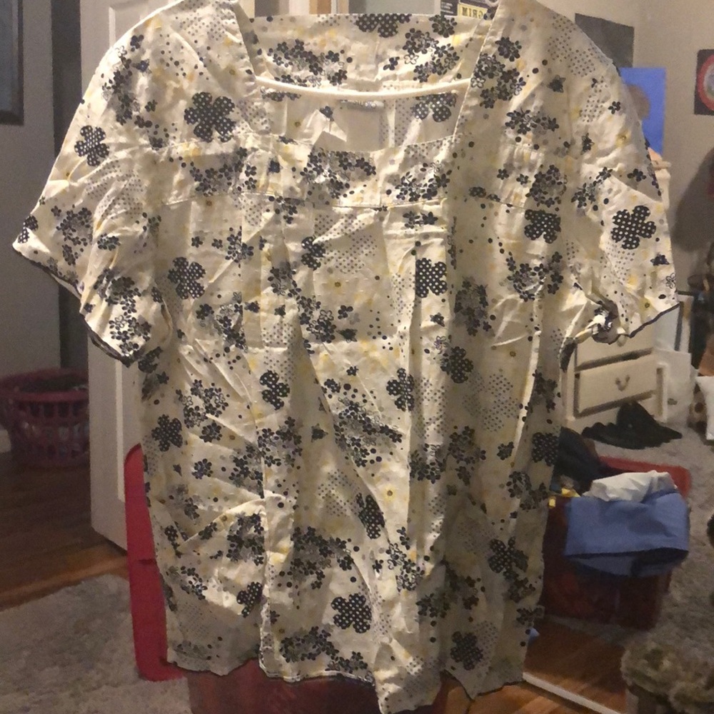 Scrub shirt